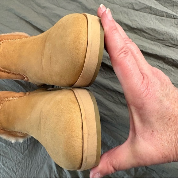 Olukai Pa'ina Hulu Shearling Lined Waterproof Tan Leather Booties. Size 7. - Picture 7 of 16